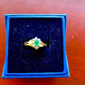 Gold emerald ring